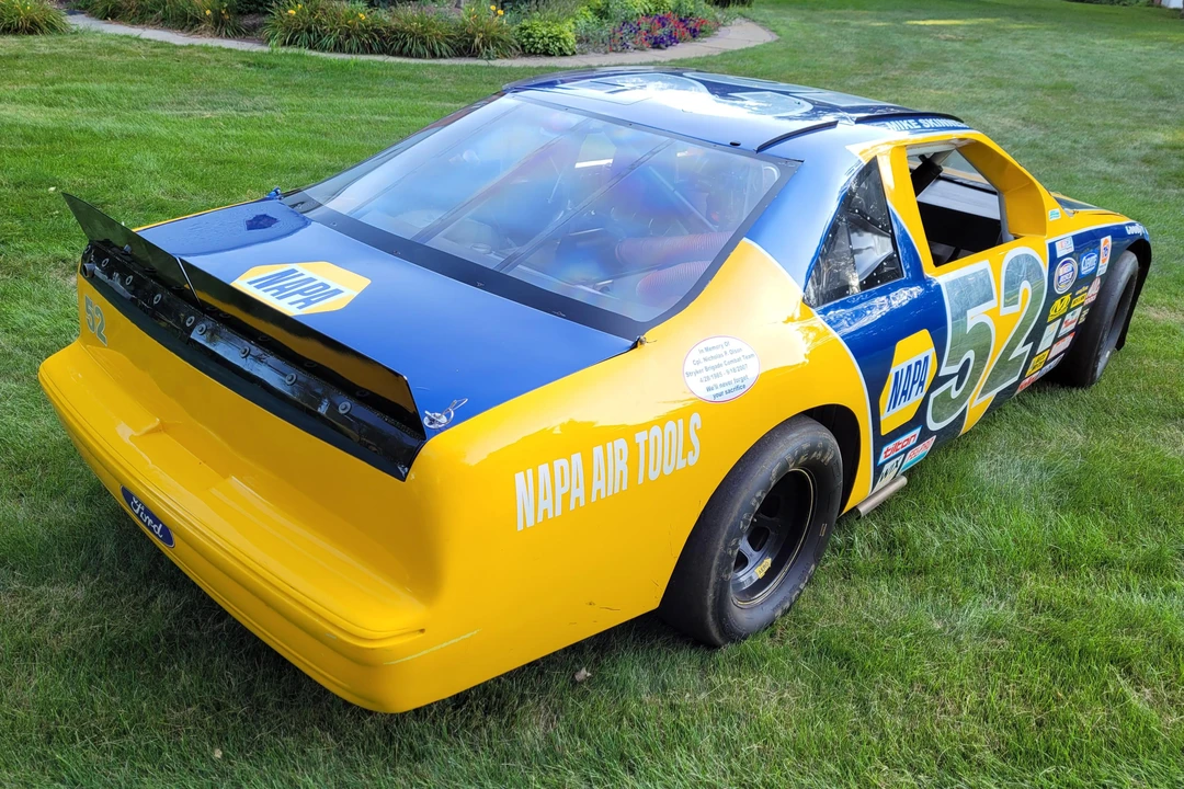 1993 Ford Thunderbird 10th Gen - Image 4 of 31