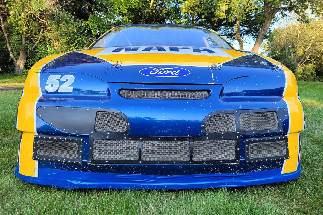 1993 Ford Thunderbird 10th Gen - Image 2 of 31