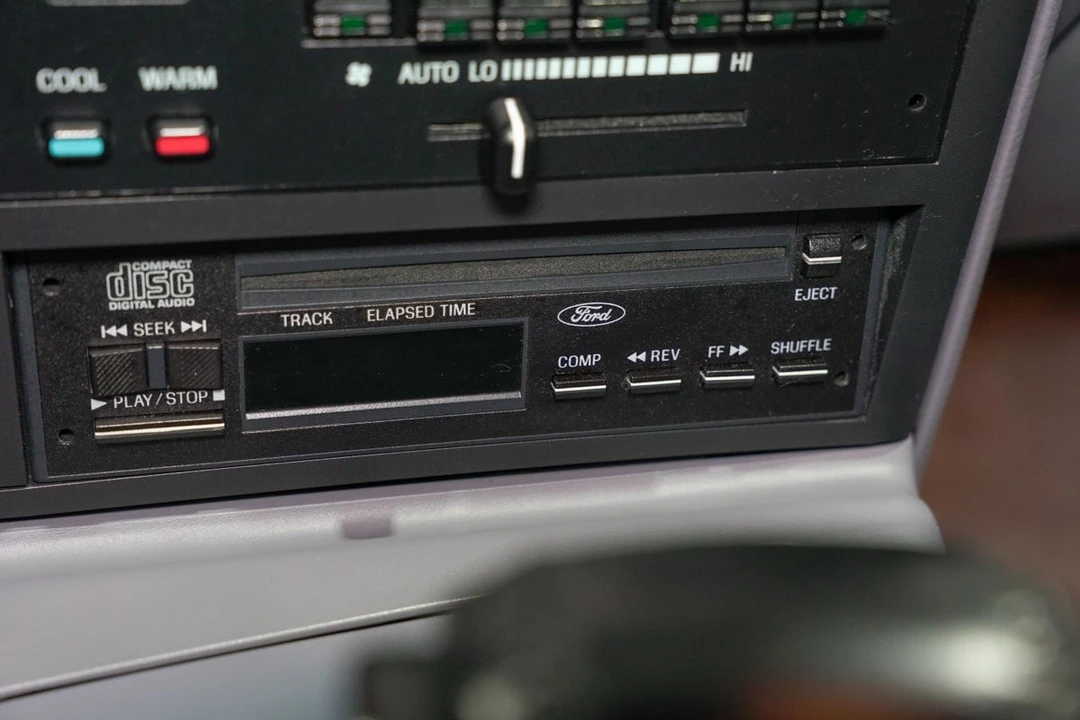 1993 Ford Thunderbird 10th Gen - Image 23 of 31