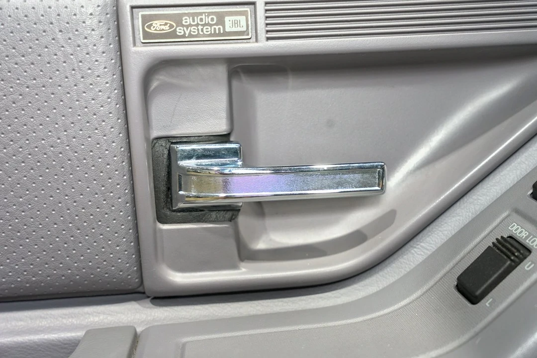1993 Ford Thunderbird 10th Gen - Image 20 of 31