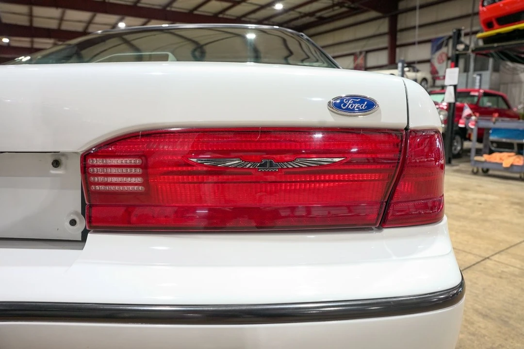 1993 Ford Thunderbird 10th Gen - Image 17 of 31