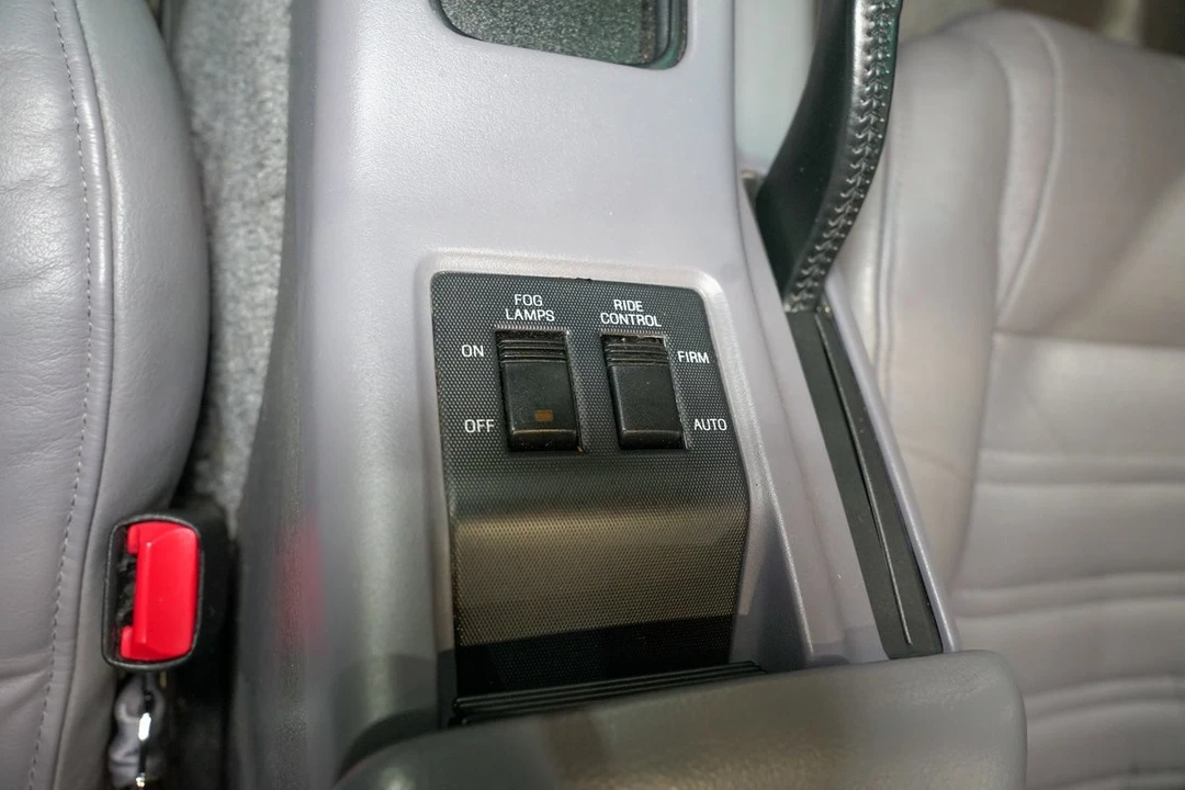 1993 Ford Thunderbird 10th Gen - Image 28 of 31