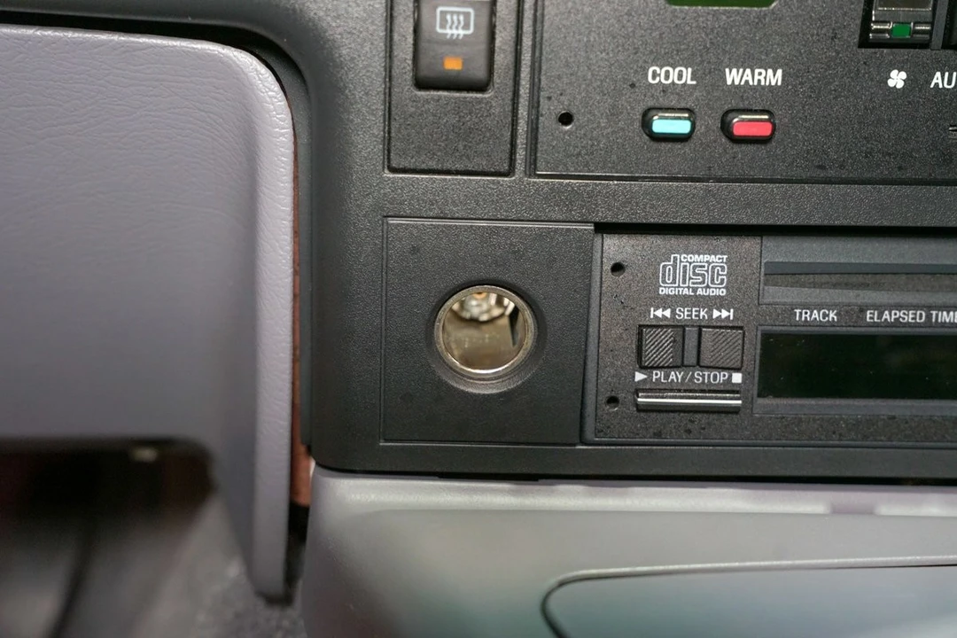 1993 Ford Thunderbird 10th Gen - Image 25 of 31