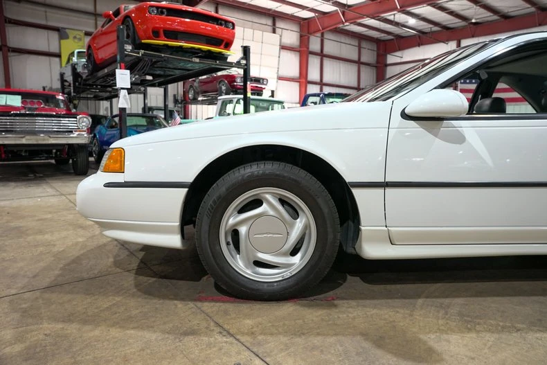 1993 Ford Thunderbird - Image 4 of 31