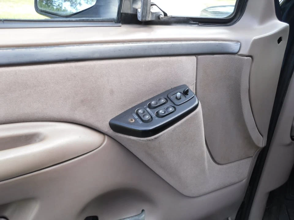 1993 Ford Bronco 5th Gen - Image 9 of 10