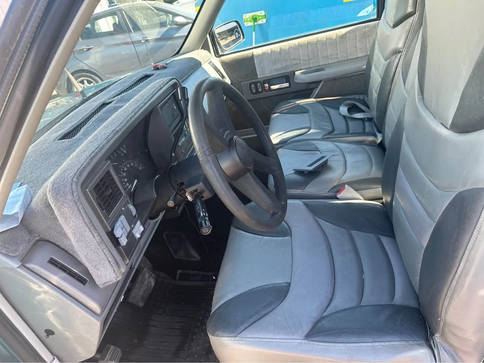1993 GMC C/K - Image 2 of 10