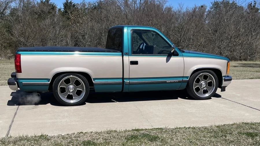 1993 GMC Sierra 1st Gen - Image 2 of 15
