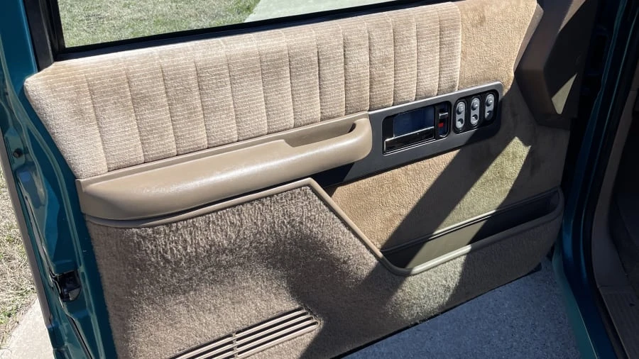 1993 GMC Sierra 1st Gen - Image 3 of 15