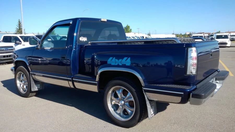 1993 GMC Sierra 1st Gen - Image 2 of 9