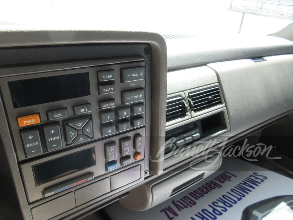 1993 GMC Sierra 1st Gen - Image 16 of 20