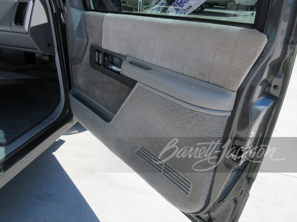 1993 GMC Sierra 1st Gen - Image 19 of 20