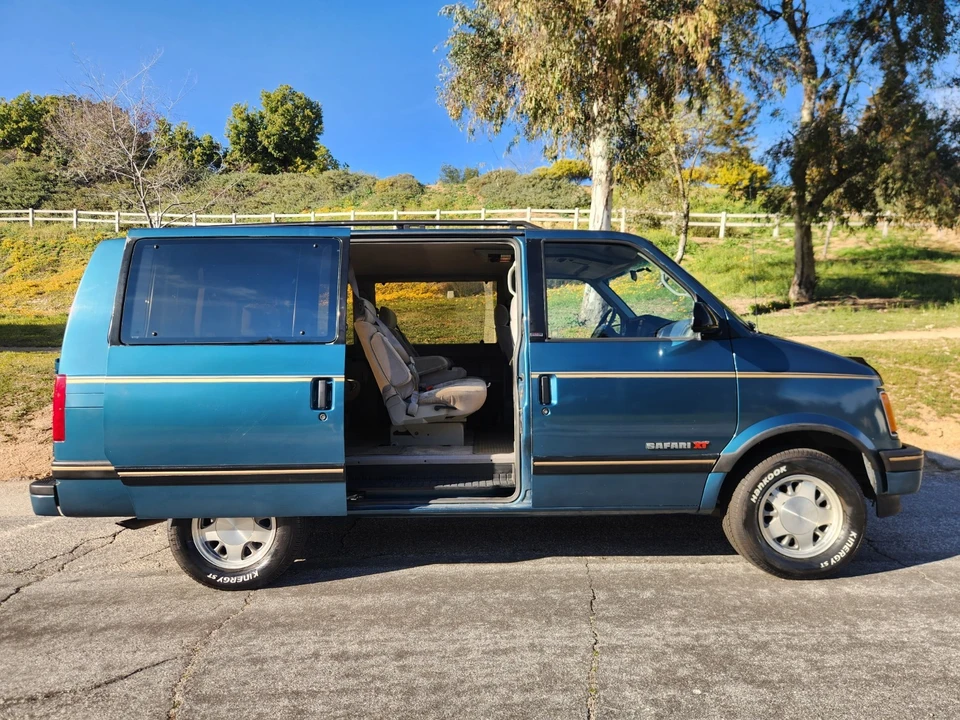 1993 GMC G-series Van - Image 2 of 19