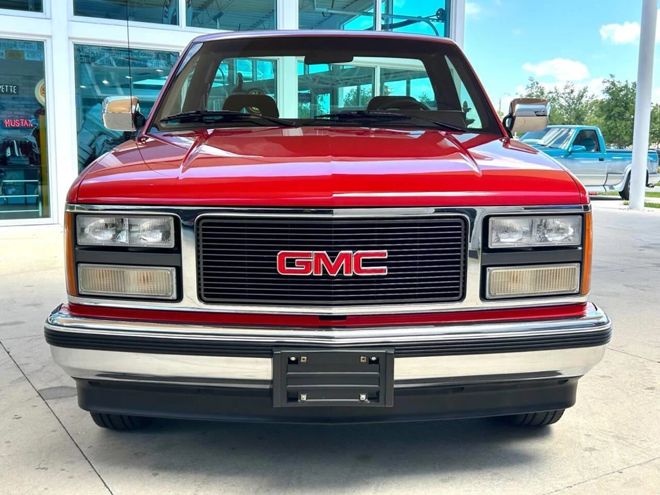 1993 GMC Sierra 1st Gen - Image 2 of 31