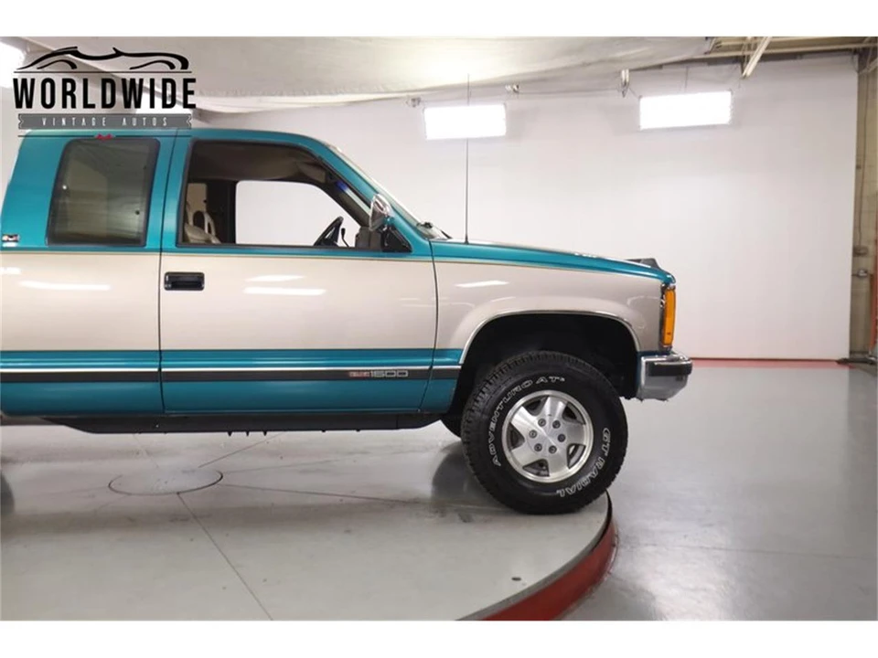 1993 GMC Sierra 1st Gen - Image 8 of 31
