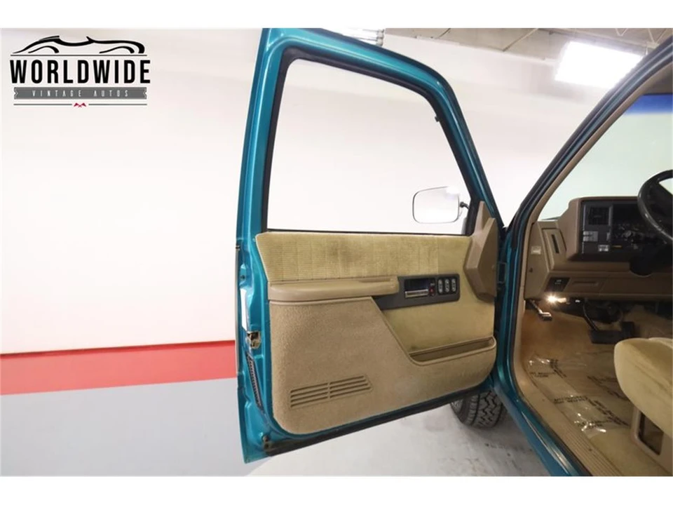 1993 GMC Sierra 1st Gen - Image 24 of 31