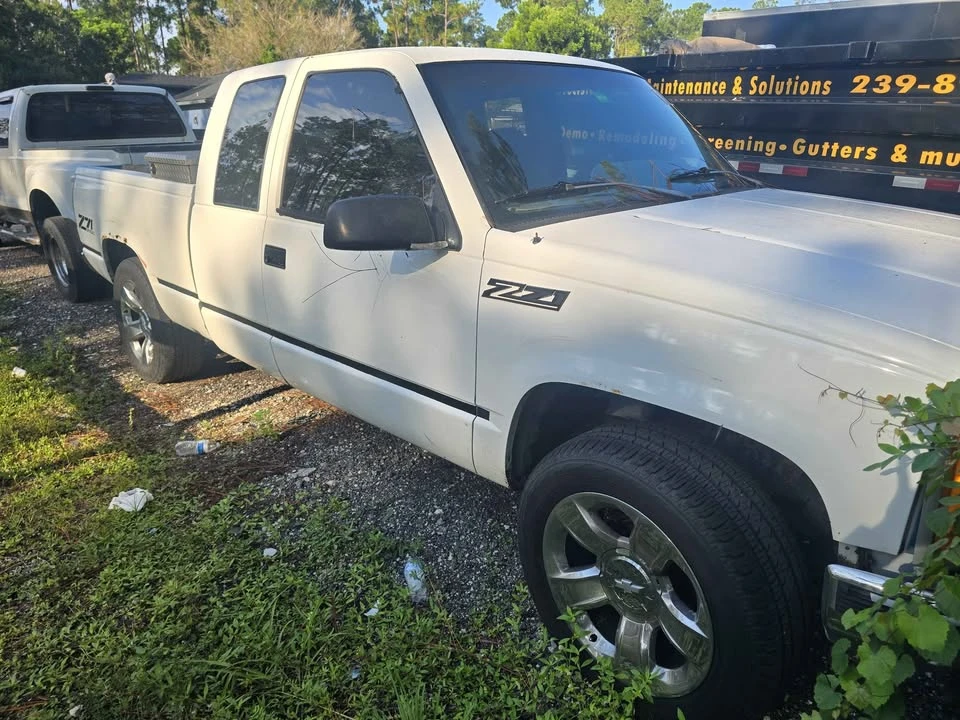 1993 GMC Sierra 1st Gen - Image 2 of 8