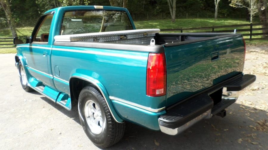 1993 GMC Sierra 1st Gen - Image 3 of 18