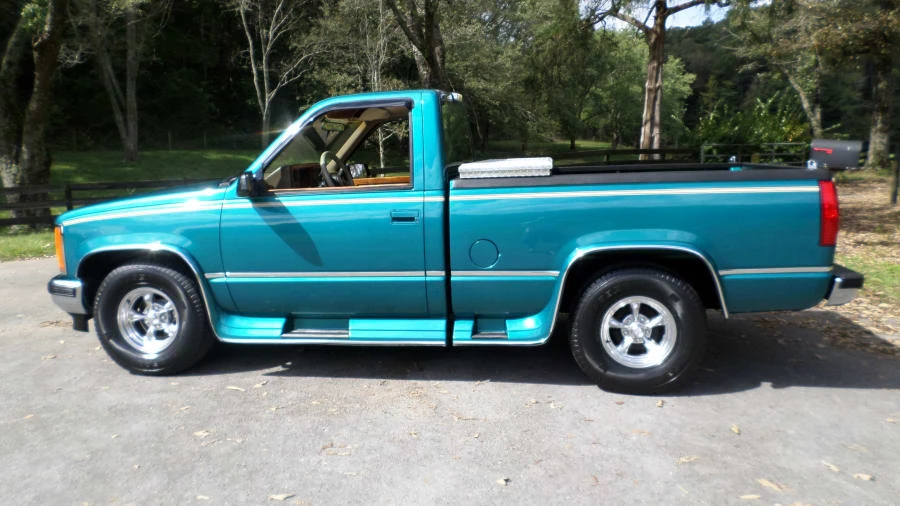 1993 GMC Sierra 1st Gen - Image 2 of 18