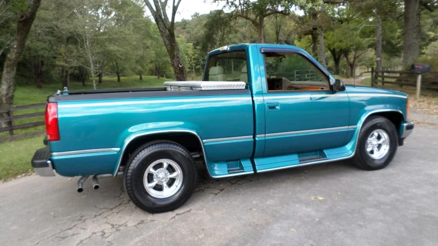 1993 GMC Sierra 1st Gen - Image 17 of 18