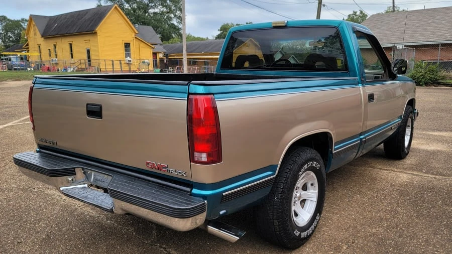 1993 GMC Sierra 1st Gen - Image 2 of 18