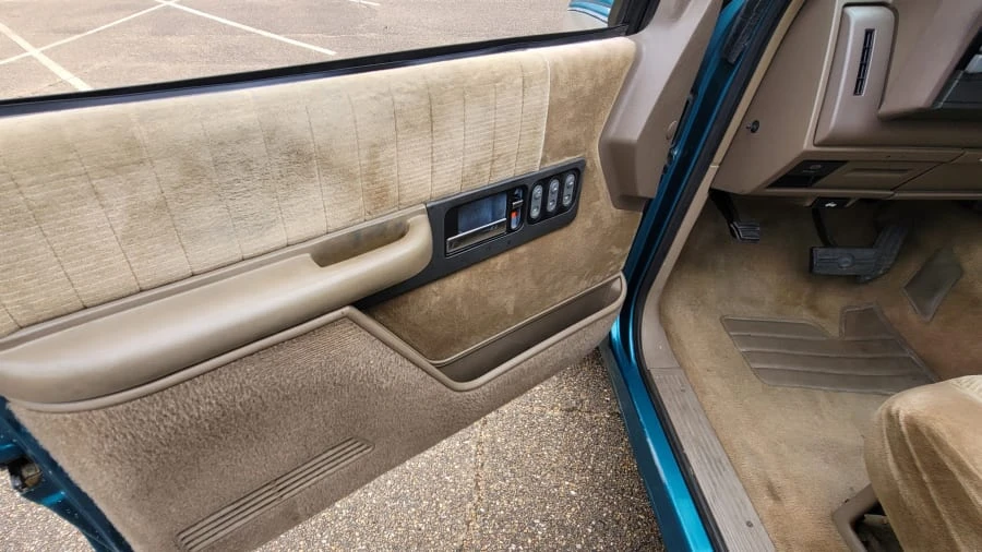 1993 GMC Sierra 1st Gen - Image 15 of 18
