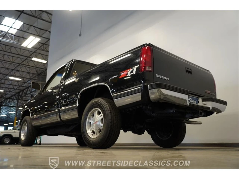 1993 GMC Sierra 1st Gen - Image 25 of 31