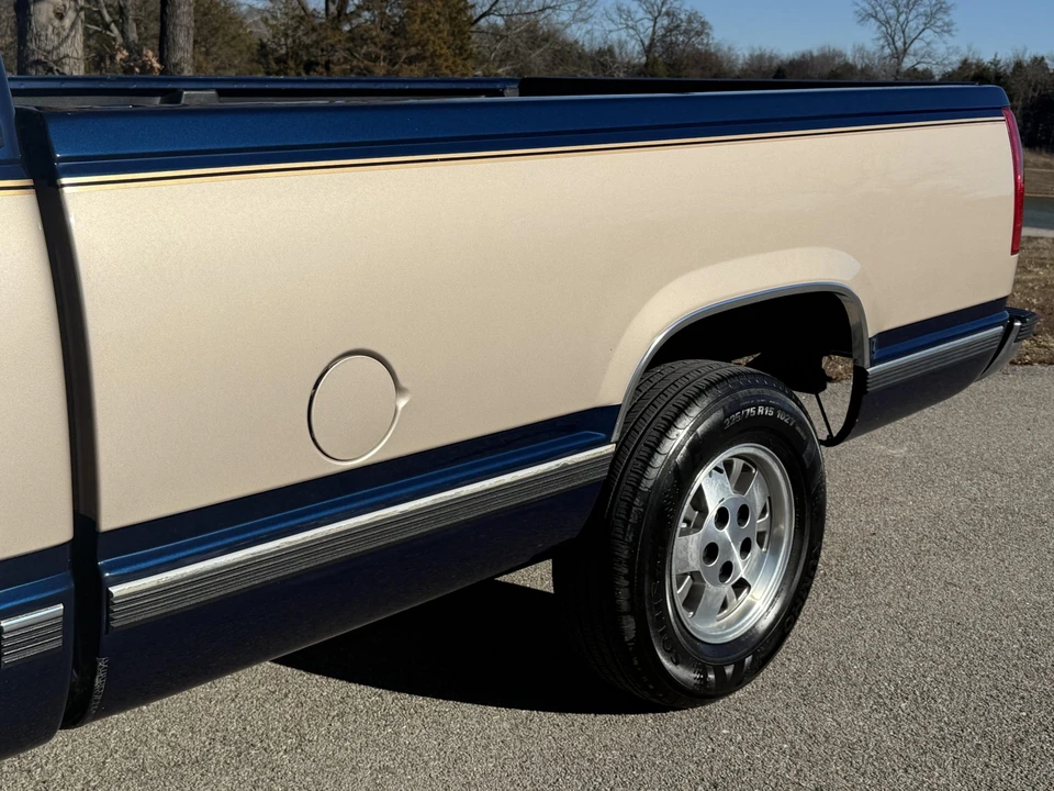 1993 GMC Sierra 1st Gen - Image 12 of 31