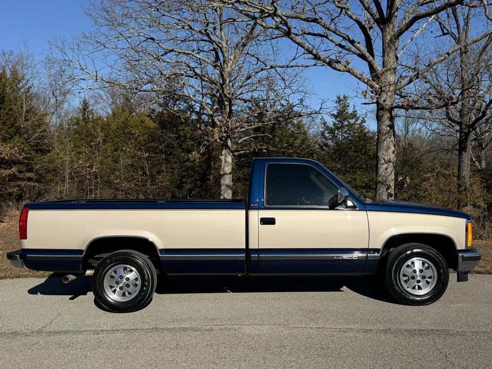1993 GMC Sierra 1st Gen - Image 7 of 31