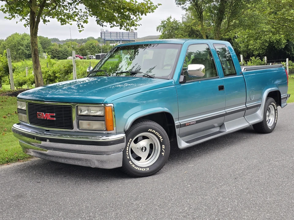 1993 GMC Sierra 1st Gen - Image 2 of 31