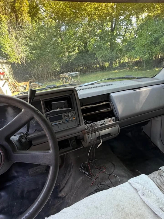 1993 GMC Sierra 1st Gen - Image 7 of 8