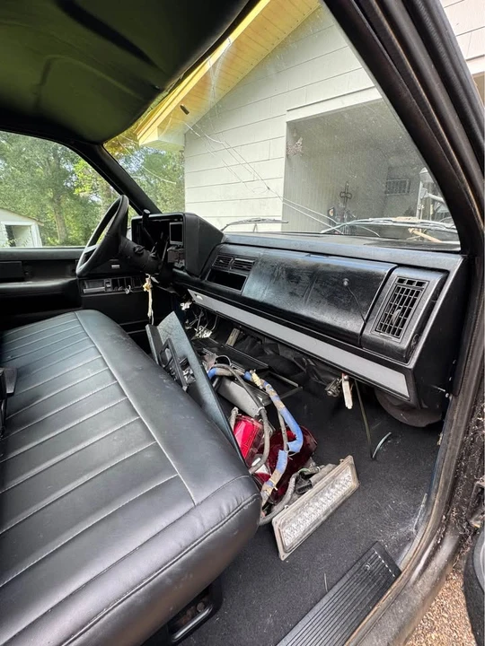1993 GMC Sierra 1st Gen - Image 14 of 19