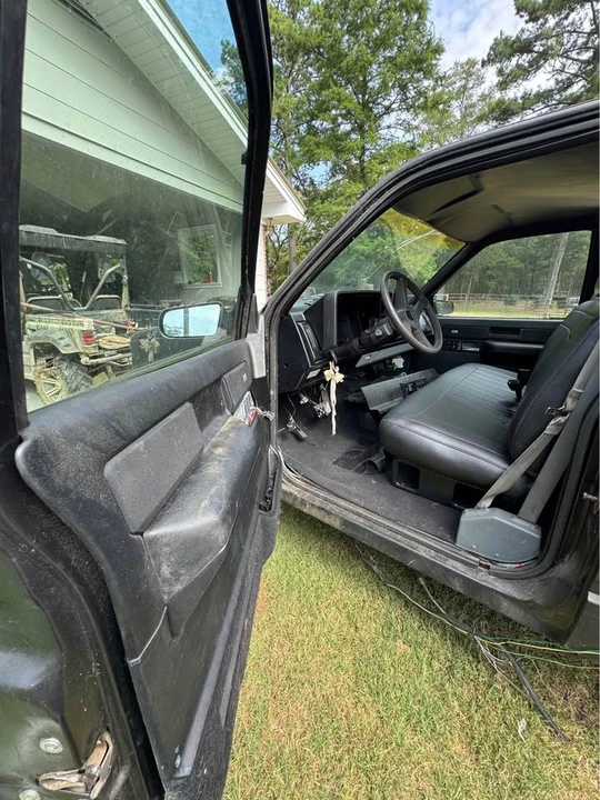 1993 GMC Sierra 1st Gen - Image 9 of 19