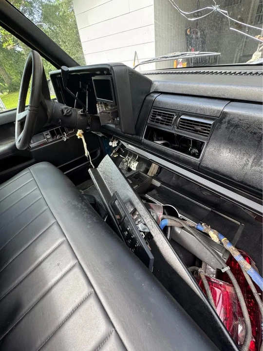 1993 GMC Sierra 1st Gen - Image 15 of 19