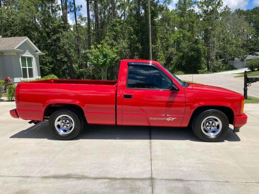1993 GMC Sierra 1st Gen - Image 2 of 9