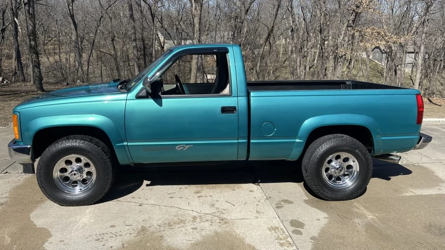 1993 GMC Sierra 1st Gen - Image 2 of 12