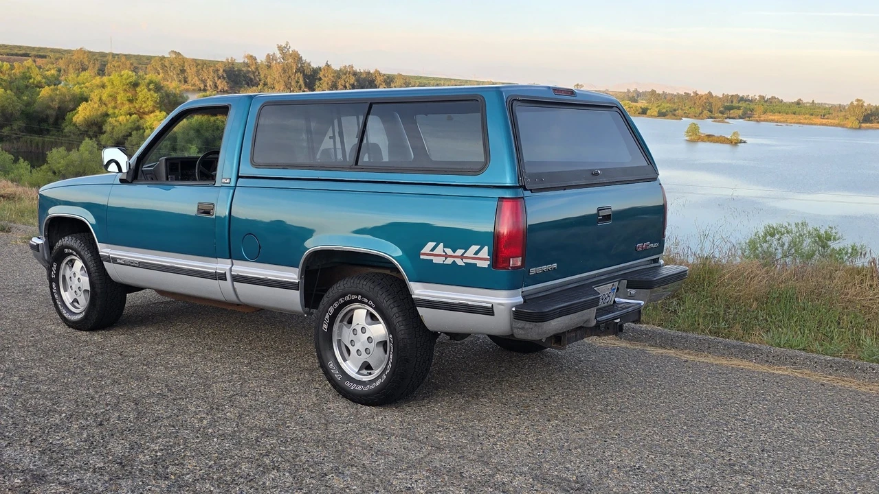 1993 GMC Sierra 1st Gen - Image 2 of 9