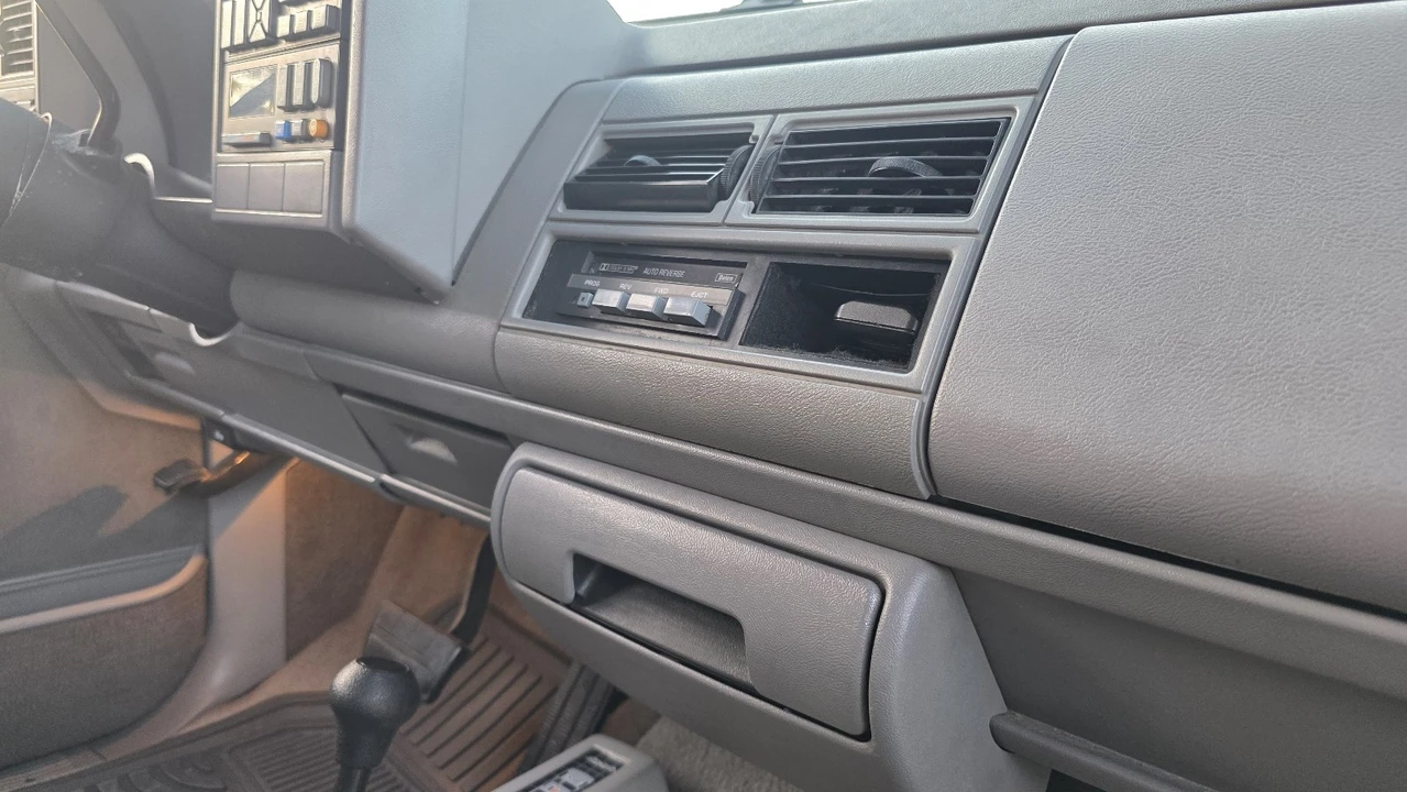 1993 GMC Sierra 1st Gen - Image 6 of 9