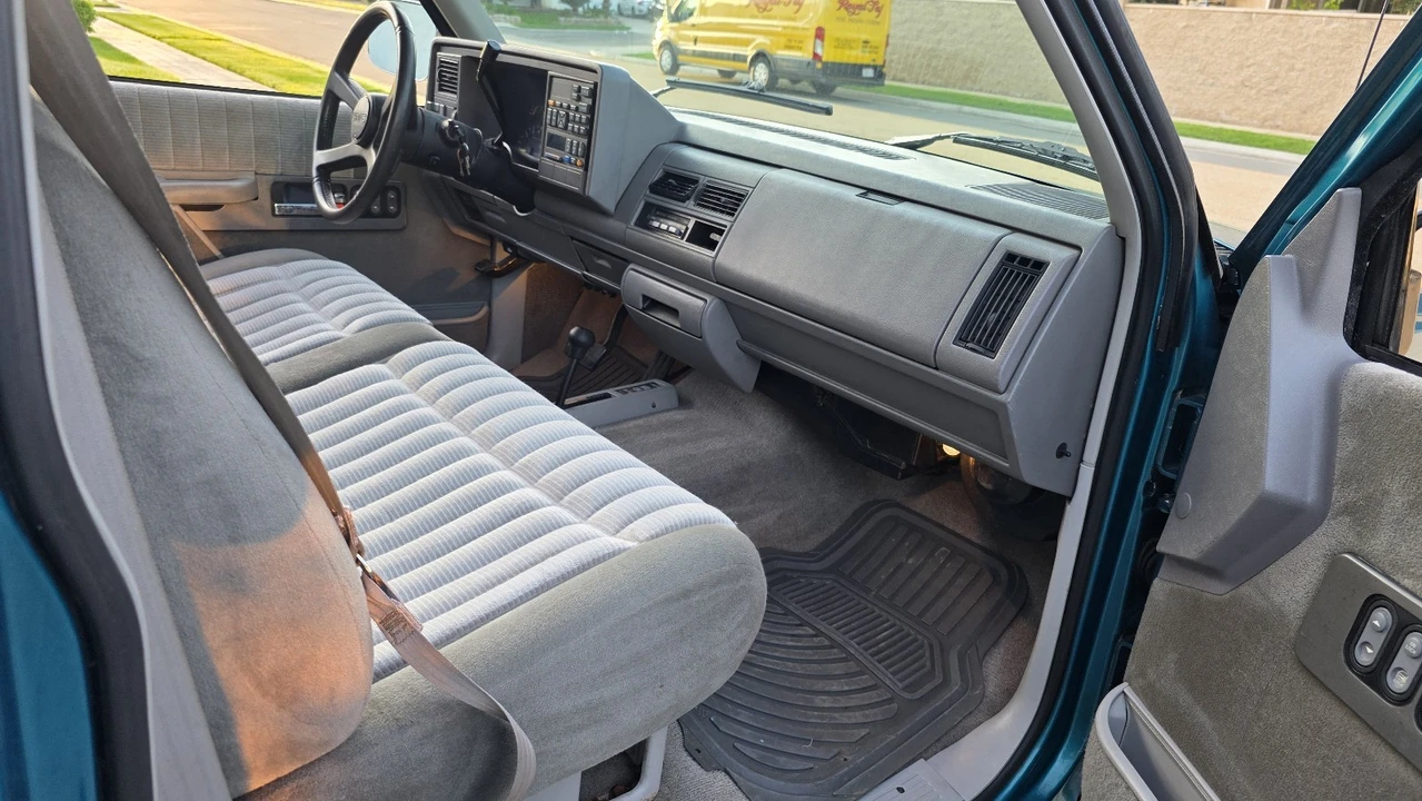 1993 GMC Sierra 1st Gen - Image 5 of 9