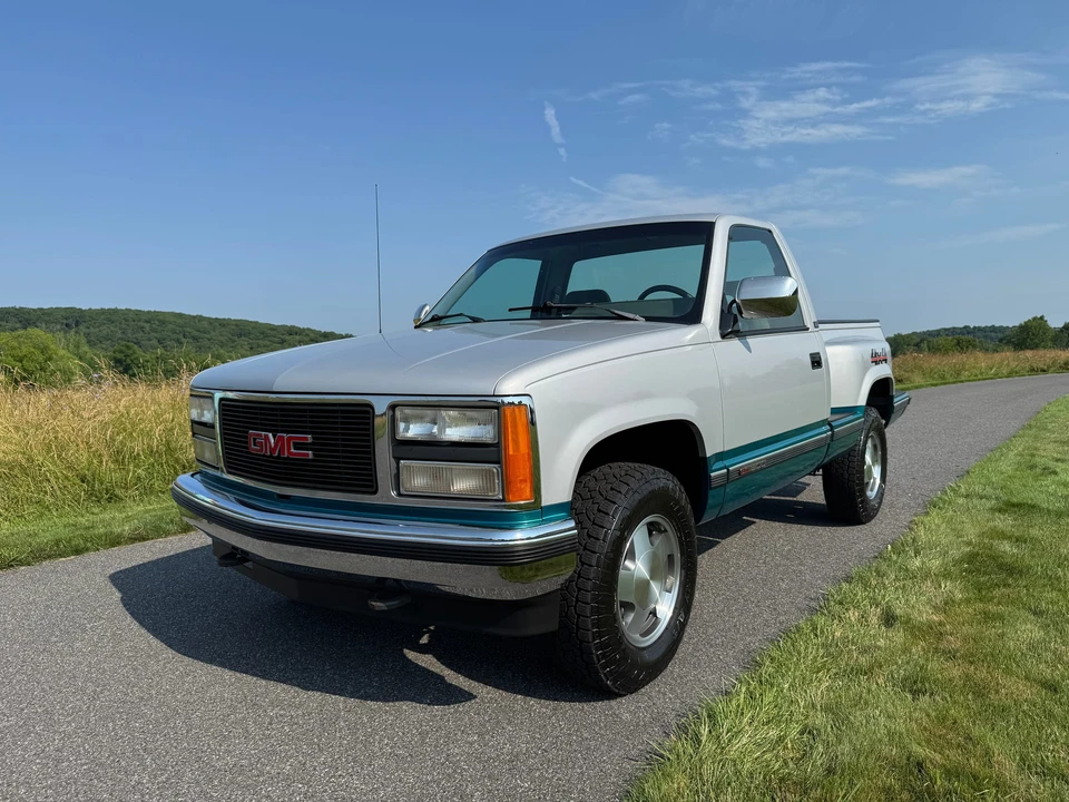 1993 GMC Sierra 1st Gen - Image 2 of 31
