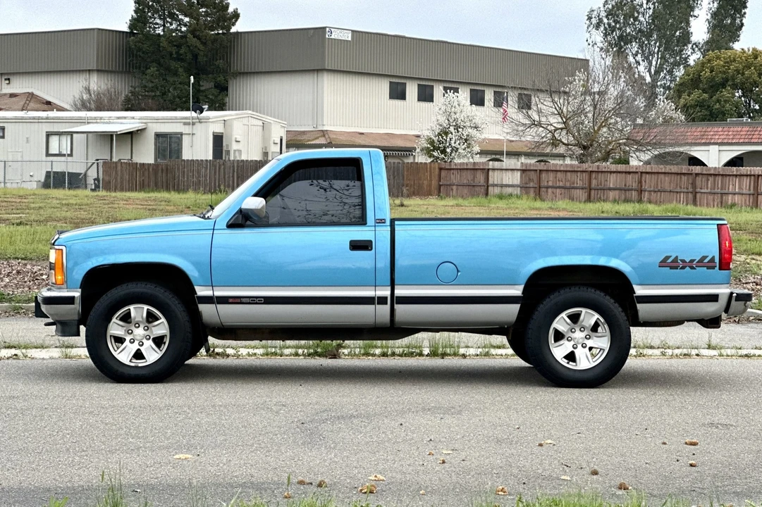 1993 GMC Sierra 1st Gen - Image 8 of 31