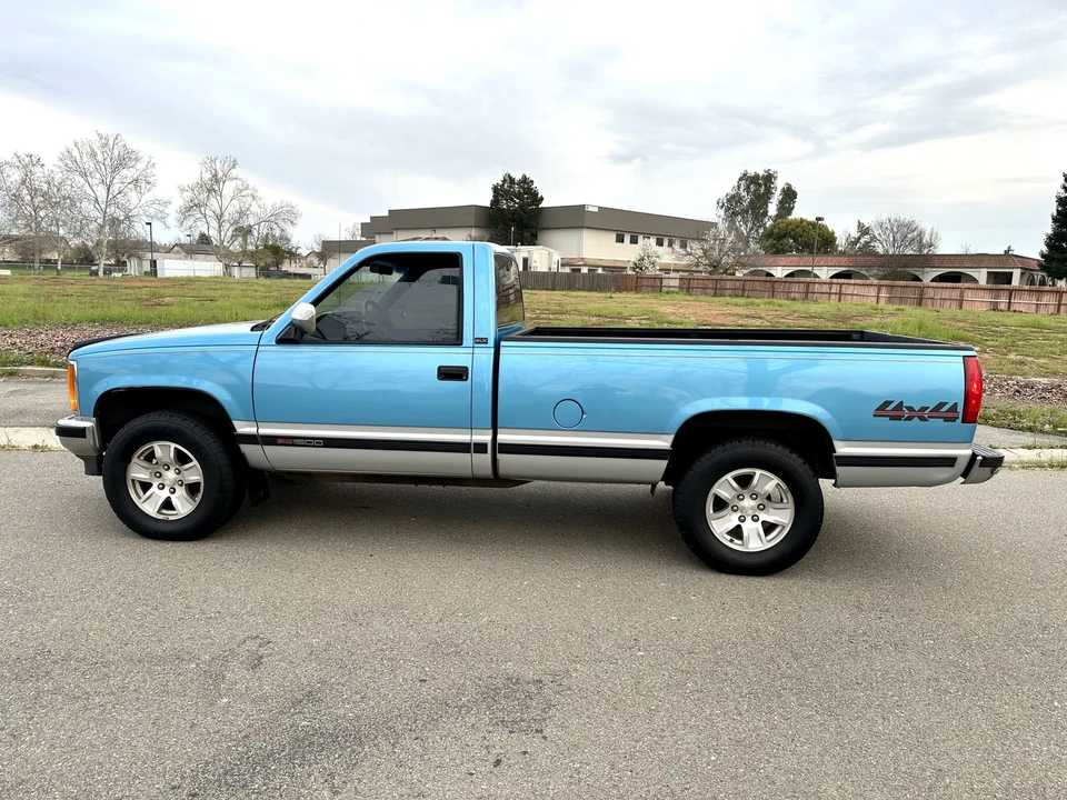 1993 GMC Sierra 1st Gen - Image 9 of 31