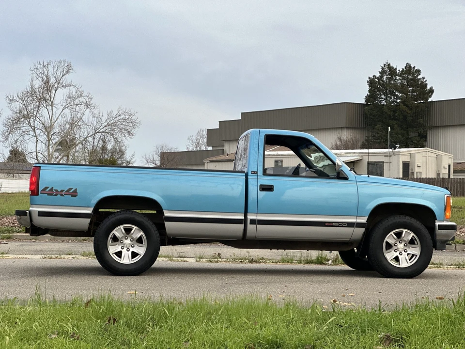 1993 GMC Sierra 1st Gen - Image 24 of 31