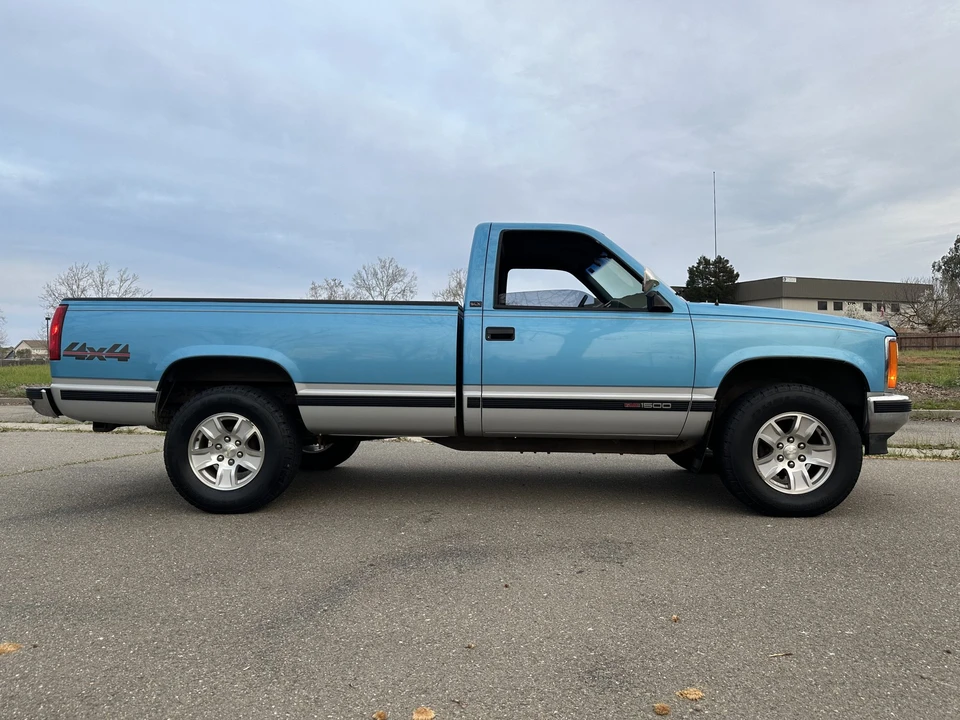 1993 GMC Sierra 1st Gen - Image 25 of 31