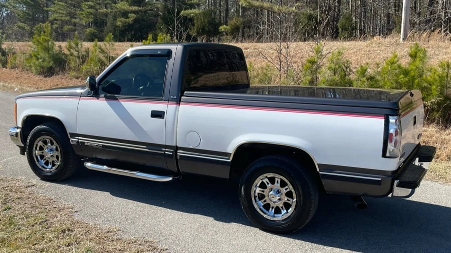 1993 GMC Sierra 1st Gen - Image 2 of 10