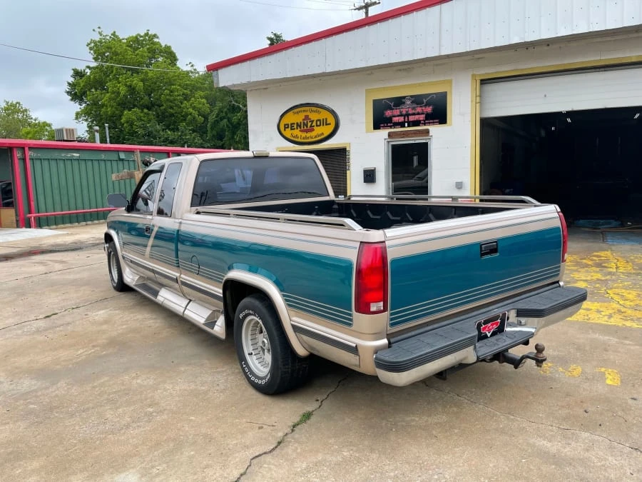 1993 GMC Sierra 1st Gen - Image 2 of 11