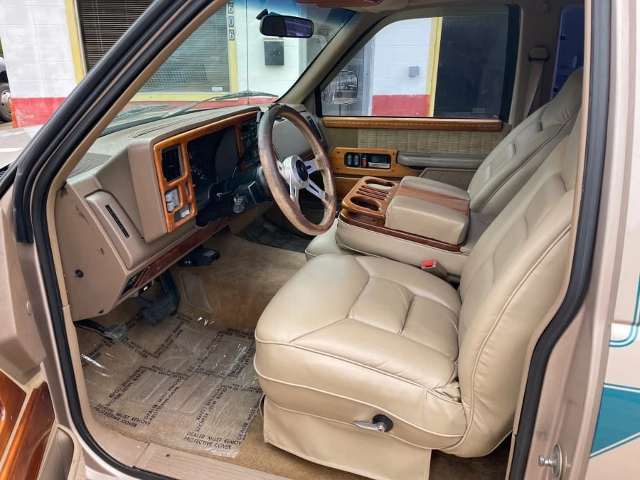 1993 GMC Sierra 1st Gen - Image 3 of 11
