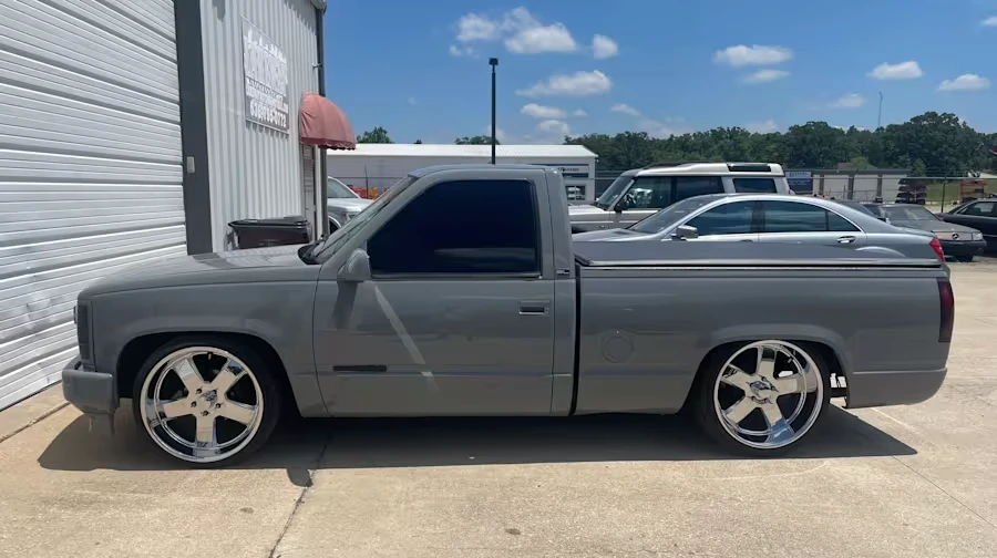 1993 GMC Sierra 1st Gen - Image 2 of 10