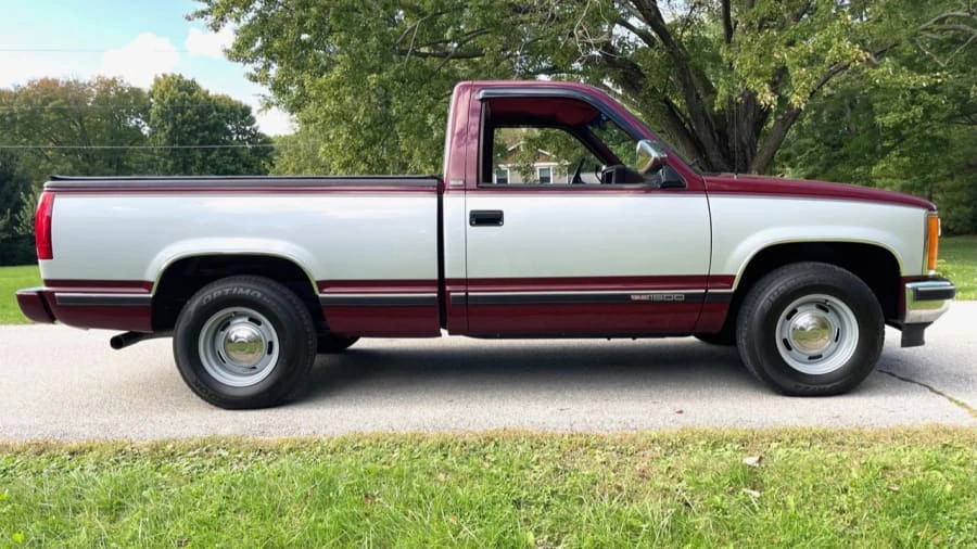 1993 GMC Sierra 1st Gen - Image 2 of 13