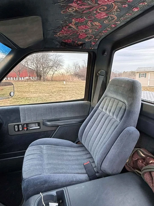 1993 GMC Sierra 1st Gen - Image 3 of 9
