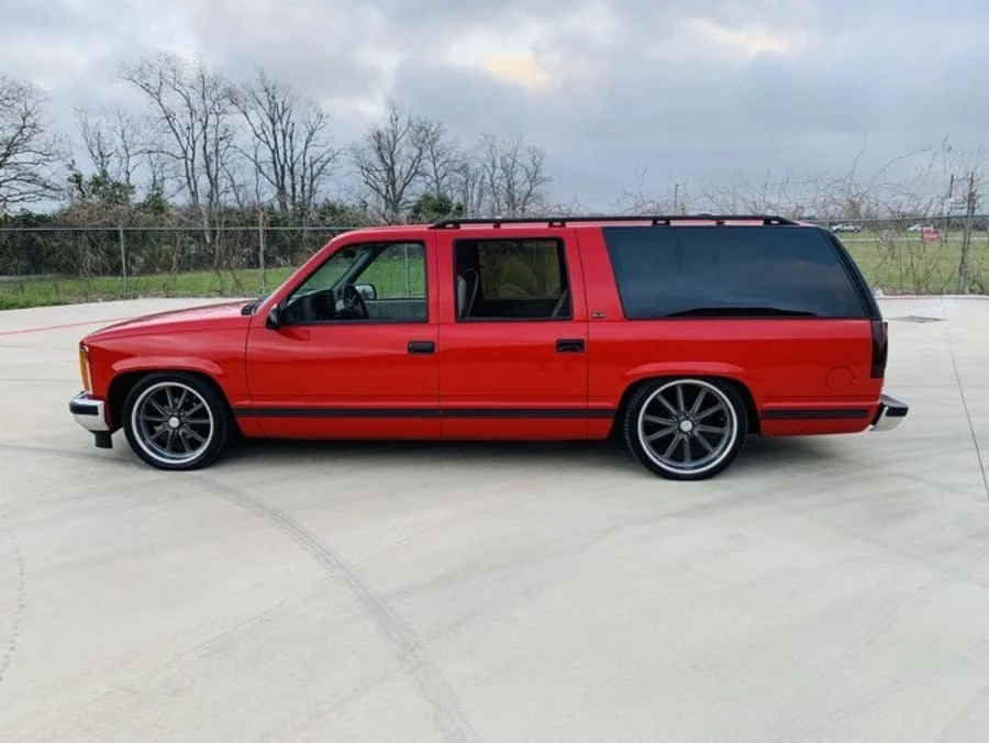 1993 GMC Suburban 8th Gen - Image 2 of 31